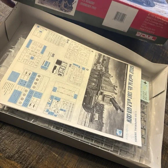 VTG Dragon 9004 Grille Ausf.H Sd. Kfz. 138/1 w/S.P. Gun Crew Plastic Model Kit - Picture 14 of 14